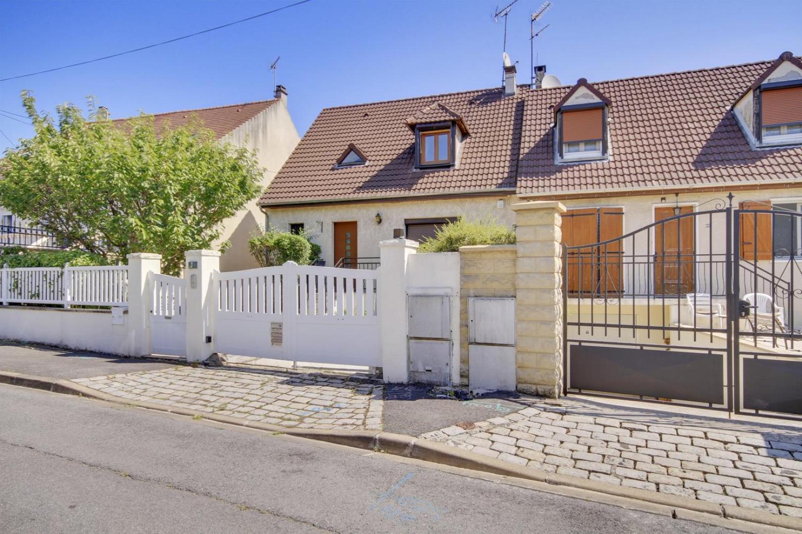 Authentique Demeure Familiale A Neuilly-Sur-Marne Hotell Exteriör bild